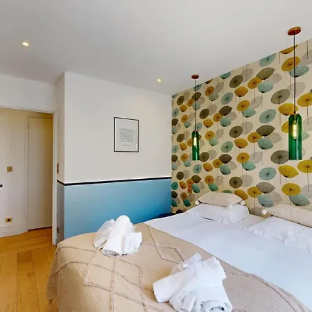 179 Mayou - Superbe A Paris
